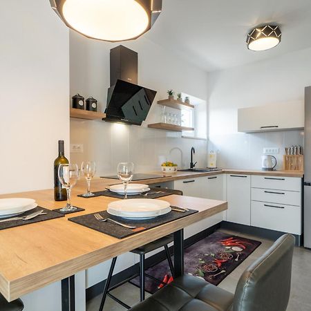 Apartments Siesta Сумартин Екстериор снимка