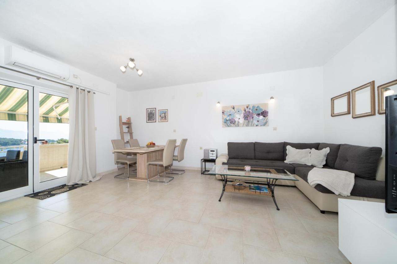 Apartments Siesta Сумартин Екстериор снимка